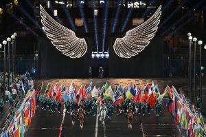 Πάνε να τα μπαλώσουν για τον Μυστικό Δείπνο και τους Τrans, ενώ χθες ο σκηνοθέτης δεν είπε τίποτε