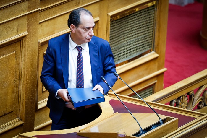 Χρ. Σπίρτζης: «Η πολιτική μου αξιοπρέπεια δεν μου επιτρέπει να αποδεχθώ την κοινοβουλευτική έδρα»