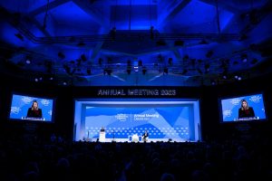 Επιχειρηματίας σοκαρίστηκε με όσα είδε στο WEF: «Ένας όχλος δούλων», vid