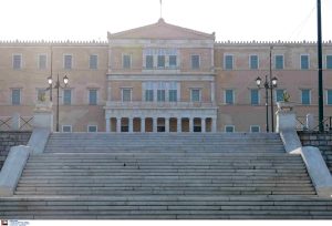 Καύσωνας: “Έρημη πόλη” η Αθήνα – Ελάχιστοι κυκλοφορούσαν στους κεντρικούς δρόμους vid