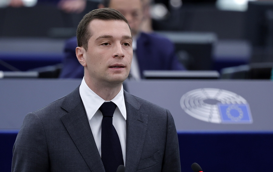 Ο Μπαρντελά καλεί τους Ευρωπαίους να “μην υποκύψουν” στον Τραμπ