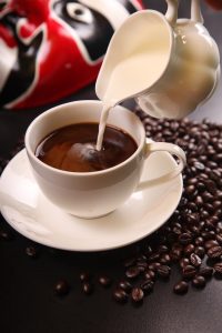 Kaffeost: Ο viral καφές από τη Σουηδία έχει μέσα κάτι…που δεν περιμένει κανείς! vid