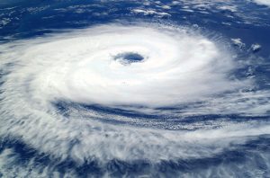 Ο κυκλώνας Έριν ενισχύεται ξανά στην κατηγορία 4 και απειλεί τις Μπαχάμες