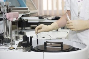 Εργαστήριο στη Σιγκαπούρη βρήκε φάρμακο που παρατείνει τη ζωή στα ζώα…θα είναι το ελιξίριο ζωής για τους ανθρώπους;