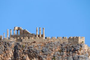 Ρόδος: Ο ναός της Λινδίας Αθηνάς στην αρχαία Ακρόπολη της Λίνδου – ΒΙΝΤΕΟ