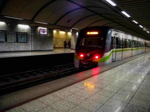 Ανοιχτός ο σταθμός του Μετρό «Σύνταγμα» με νεότερη οδηγία της ΕΛΑΣ