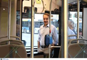 Επίσκεψη Μητσοτάκη στο αμαξοστάσιο της ΟΣΥ: “Μέχρι το τέλος του 2025 900 καινούρια λεωφορεία”