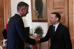 Κόντρα Μπακογιάννη – Δούκα για τα δημοτικά τέλη: «Όχι στις άδικες αυξήσεις – Μηδενίζουμε δημοτικά τέλη για ευάλωτους»
