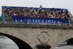 Σοκ από πτώση παγκόσμιου πρωταθλητή στα 3.000 μ. – Τον μετέφεραν χωρίς τις αισθήσεις του στο νοσοκομείο(vid)