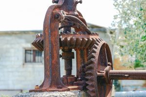 Κρήτη: Ο καρεκλάς κι ο πηγαϊδάς – Τα δύο επαγγέλματα που δεν άντεξαν στο χρόνο vid