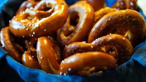 Τί είναι το pretzel bark – Μια σπέσιαλ συνταγή για όσους αγαπούν το συνδυασμό γλυκού και αλμυρού μαζί!(vid)