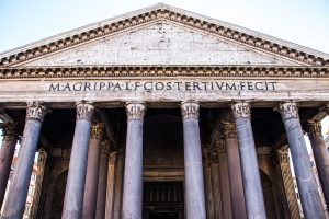 Ανακαλύφθηκε εντυπωσιακή ρωμαϊκή νεκρόπολη στη Σικελία – Η μυστήρια επιγραφή και η τεφροδόχος