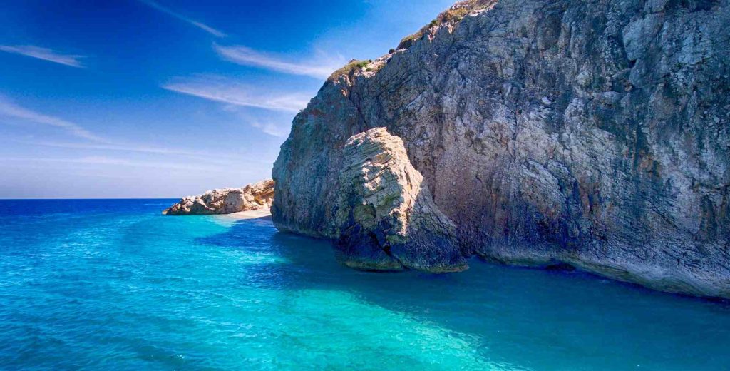 «Κρυμμένος θησαυρός» της Ελλάδας: Το ελληνικό νησί που εκθειάζουν γερμανικά μέσα