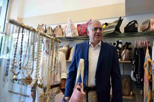 Θεοδωρικάκος: Ο ενημερωμένος καταναλωτής έχει δύναμη – Οι παραπλανητικές εκπτώσεις δεν γίνονται αποδεκτές