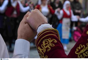 Viral o Ολλανδός που χορεύει σε ελληνικό πανηγύρι: “Είμαι για τα πανηγύρια!”, vid