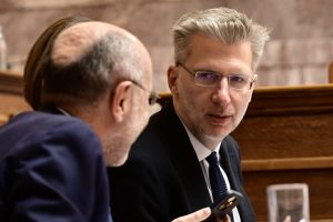 Σκέρτσος: Χονδροειδές ψέμα ότι οι ελληνικοί μισθοί είναι χαμηλότεροι από της Βουλγαρίας