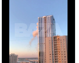 Η στιγμή που ουκρανικό drone χτυπάει ουρανοξύστη βαθιά μέσα στη Ρωσία, vid