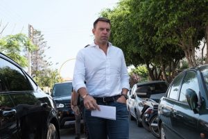 Κασσελάκης για Λινού: Να παραδώσει την έδρα της! Δεν απαντά στα τηλέφωνα