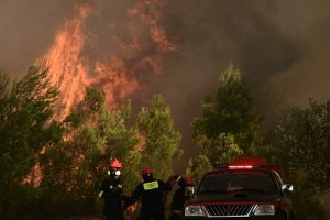 Πυρκαγιά στο Γραμματικό – Εκκενώνεται Άνω Σούλι και Μαραθώνας – Ήχησε το 112