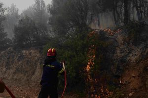 Αρχαία Ολυμπία: Χωρίς ενεργό μέτωπο η φωτιά στην περιοχή Κάμενα