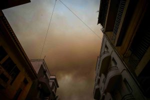 «Κύμα» αλληλεγγύης για τους πυρόπληκτους από τους δήμους της Αττικής