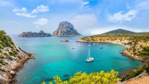 Ισπανία: Μπελάδες για την Κέιτι Πέρι μετά τα γυρίσματα σε παραλία της Ίμπιζας