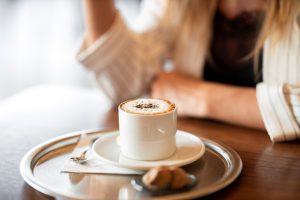 Δεν μπορείτε να πιείτε τον καφέ σας χωρίς ζάχαρη; Δείτε ποιες εναλλακτικές έχετε