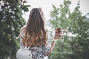 Ποια είναι η ιδανική ώρα για να πιείτε τον πρώτο καφέ της ημέρας