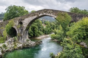 Με «Σεληνιακό» τοπίο μοιάζει η κοίτη του Πηνειού λόγω της ανομβρίας – Βίντεο από drone