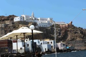 Νίσυρος: Δείτε το έθιμο στην Παναγία Σπηλιανή, στα “Μετέωρα της Δωδεκανήσου”  vid