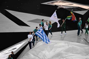 Η στιγμή της εισόδου των Ελλήνων σημαιοφόρων Καραλή και Πλατανιώτη στο «Stade de France»(vid)