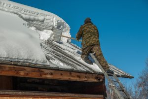 Στο πιο κρύο μέρος του κόσμου ακόμα και ένα απλό ντους είναι Γολγοθάς! Η απίστευτη προσπάθεια(vid)