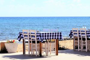 Τούρκος TikToker έφαγε σε ελληνική ταβέρνα και έγινε το “σώσε” από συμπατριώτες του(vid)