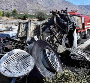 Έσβησε η φωτιά στην Εθνική Οδό Αθηνών-Κορίνθου – Πώς διεξάγεται η κυκλοφορία