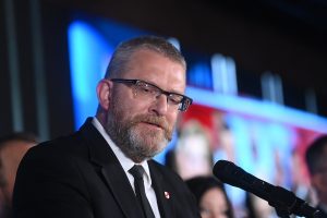 «Είναι αυτό πολεμικό συμβούλιο;»! Έκλεισαν το μικρόφωνο σε Πολωνό ευρωβουλευτή, vid