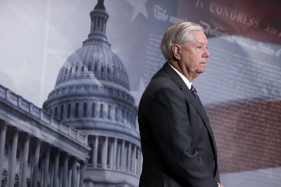 Τα «γυρνάει» φιλοπόλεμος Γερουσιαστής του Τραμπ: «Δεν έχουμε στόχο να ταπεινώσουμε τον Πούτιν»