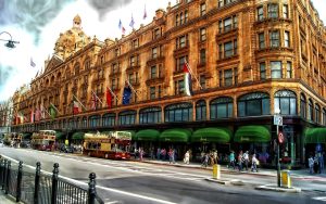 Βρετανία: Ο εκλιπών ιδιοκτήτης του Harrods αλ Φαγέντ κατηγορείται για βιασμούς