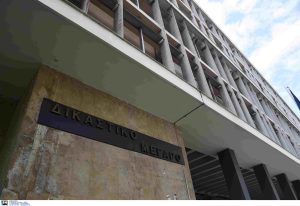 Απίστευτο συμβάν στη Θεσσαλονίκη: Στο αυτόφωρο ανδρόγυνο μετά από καβγά σε μνημόσυνο