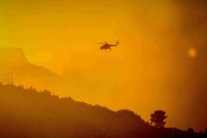 Χίος: Κρίσιμες είναι οι επόμενες ώρες στο μέτωπο της φωτιάς: “Δύσκολα τα πράγματα”