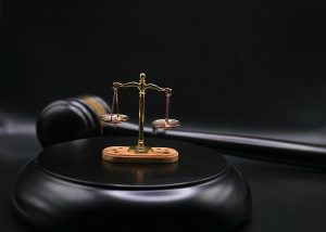 Ο απίστευτος λόγος που δύο αδέρφια έφτασαν στα δικαστήρια!