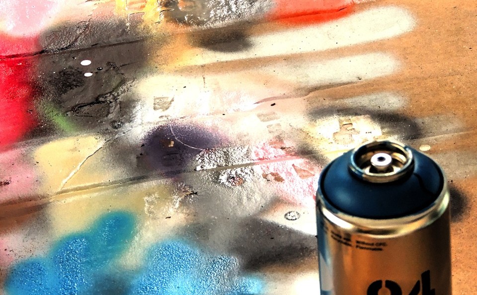 Θεσσαλονίκη: Έβαψαν με σπρέι τοίχους σχολείου, 4 συλλήψεις ανηλίκων