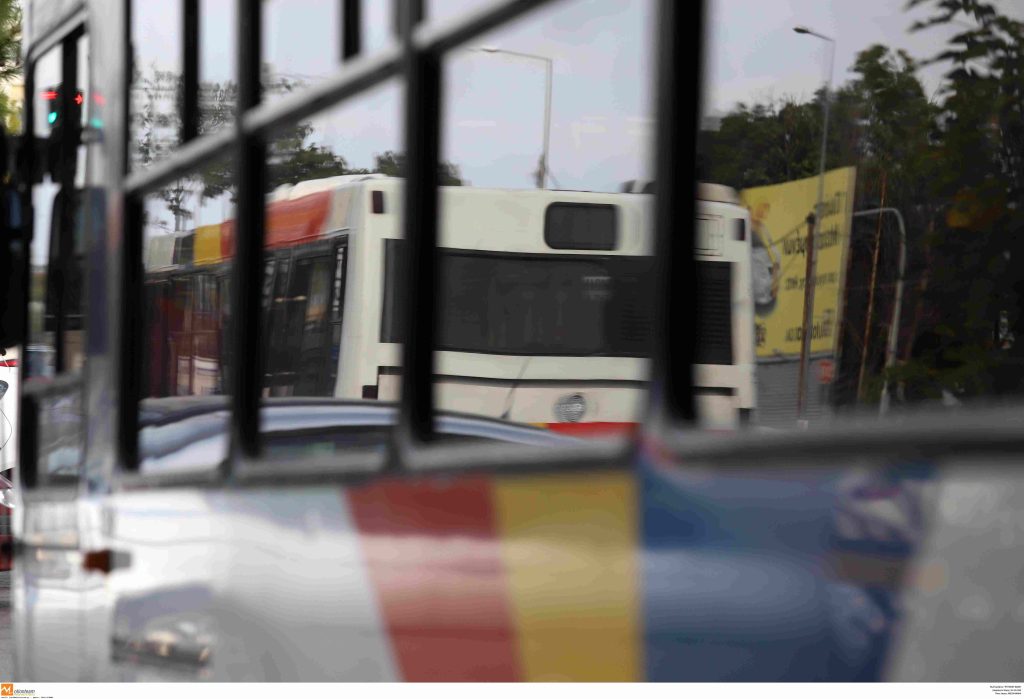 Θεσσαλονίκη: Χειροπέδες σε 61χρονο – Φωτογράφιζε 19χρονη μέσα σε λεωφορείο