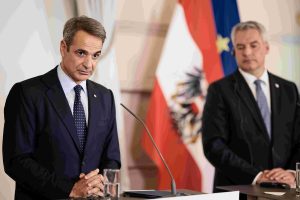 Μητσοτάκης: “Δεν μπορεί οι πρόσφυγες να έχουν πιο ευνοϊκό πλαίσιο προστασίας από τους Έλληνες”