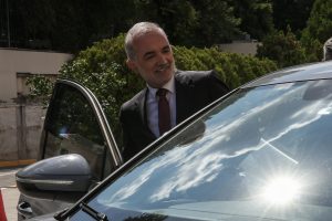 Σαλμάς εναντίον Μητσοτάκη: Δεν παραδίδω την έδρα μου!