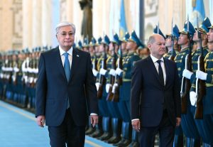 Μήνυμα στην Γερμανία! Ο Σολτς πήγε στο Καζακστάν και κατάλαβε τι θα συμβεί με την Ρωσία