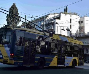 Τρόλεϊ έπεσε σε κολώνα στη Ν. Φιλαδέλφεια – Τραυματίστηκε ελαφρά 14χρονη