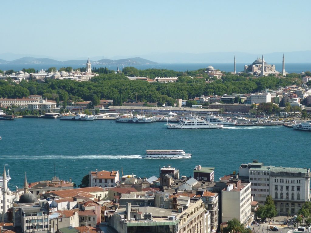 Ένα πανέμορφο εγκαταταλελειμμένο αρχοντικό στο Αϊβαλί έκανε τον γύρο του διαδικτύου, vid