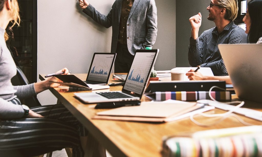 Από το cloud μέχρι τα smart workplaces: Οι 6 +1 άξονες που πρέπει να γνωρίζουν οι επιχειρήσεις στη νέα ψηφιακή εποχή