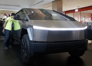 Έλον Μασκ: Για πρώτη φορά ένα Tesla φτάνει από το εργοστάσιο στο πελάτη μόνο του