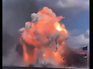 Τεράστια φωτιά ξέσπασε σε μια από τις μεγαλύτερες εγκαταστάσεις μπαταριών ιόντων λιθίου στον κόσμο, vid